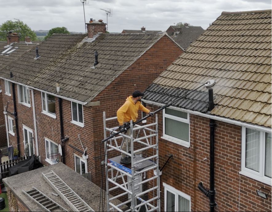 roof cleaning using pressure washing